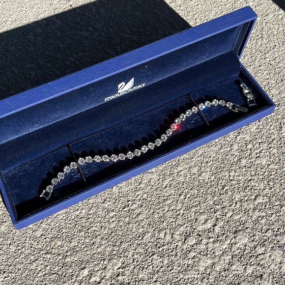 Authentic Swarovski tennis bracelet with certificate - Picture 2 of 15
